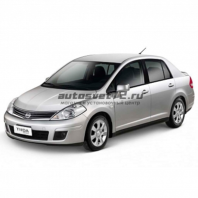 Стекло фары Tiida 1 2004-2014 (правое)